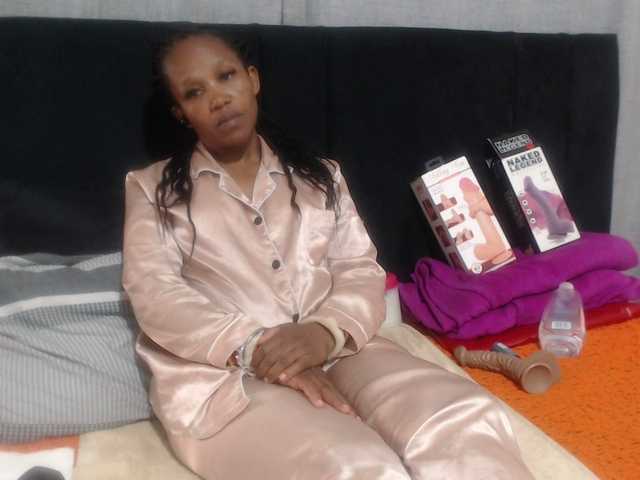 Sheila80 live cam on BongaCams