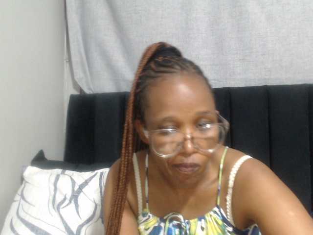Sheila80 live cam on BongaCams