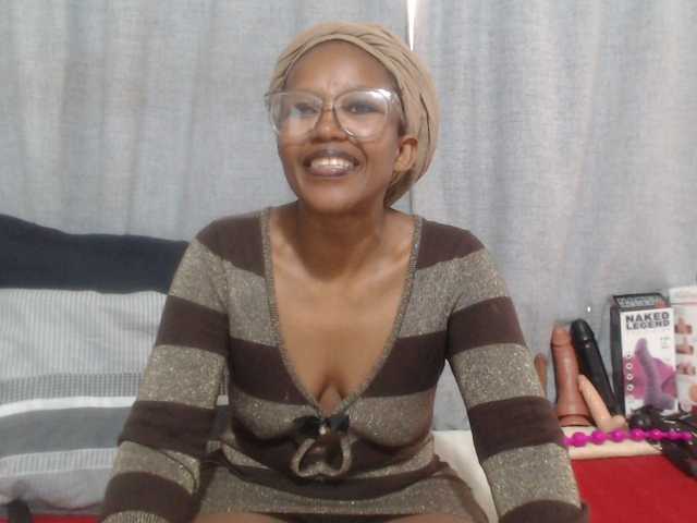 Sheila80's BongaCams show and profile