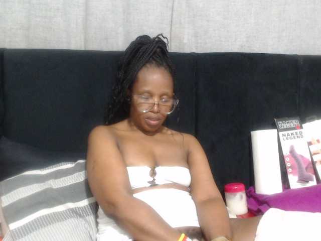 Sheila80 live cam on BongaCams