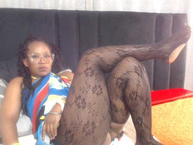 Sheila80 live cam on BongaCams