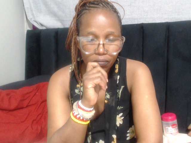 Sheila80 live cam on BongaCams