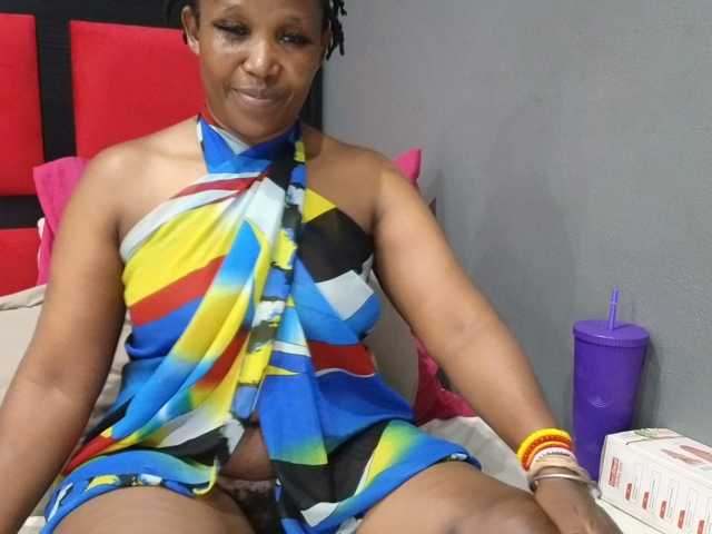 Sheila80 live cam on BongaCams