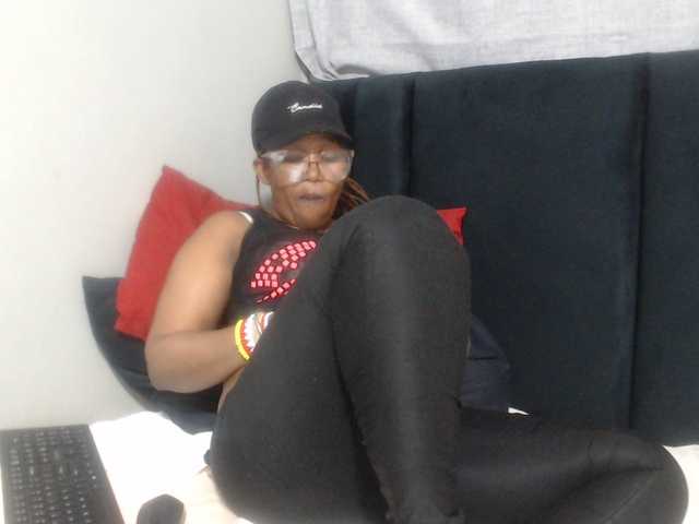 Sheila80 live cam on BongaCams