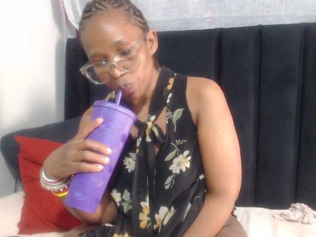 Sheila80 live cam on BongaCams
