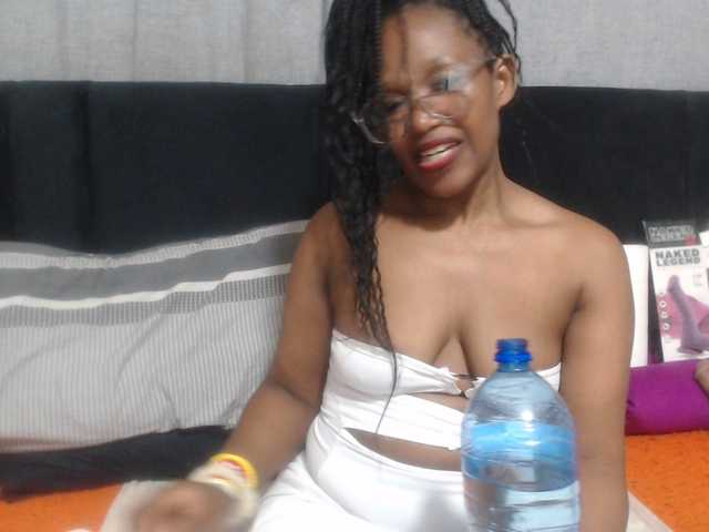 Sheila80 live cam on BongaCams