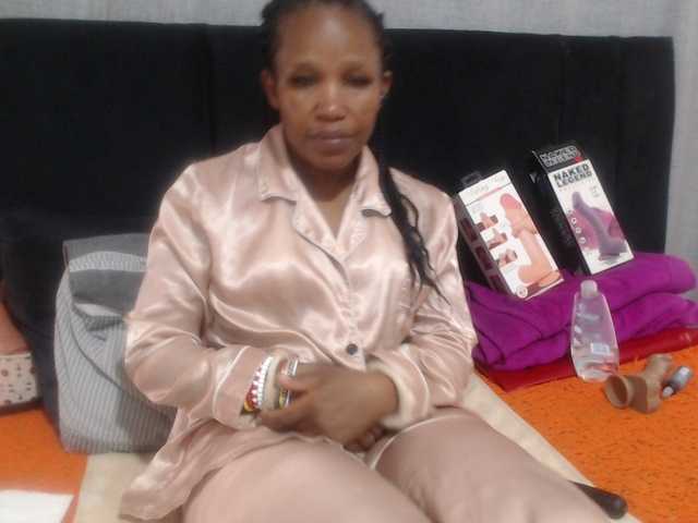 Sheila80 live cam on BongaCams