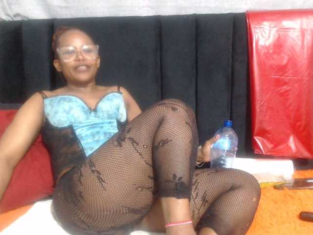 Sheila80 live webcam show