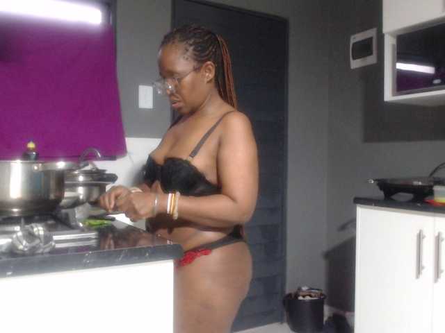 Sheila80 live cam on BongaCams