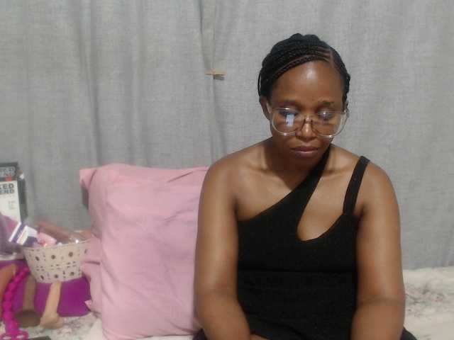 Sheila80 live cam