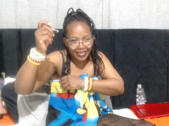 Sheila80 live cam on BongaCams