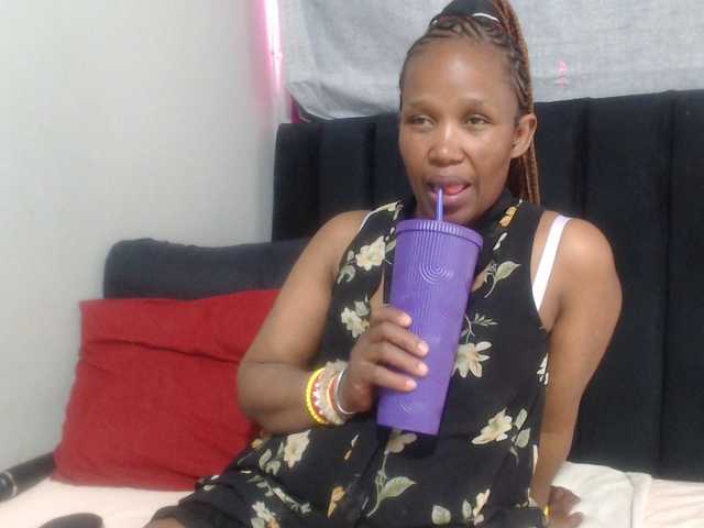 Sheila80 live cam on BongaCams
