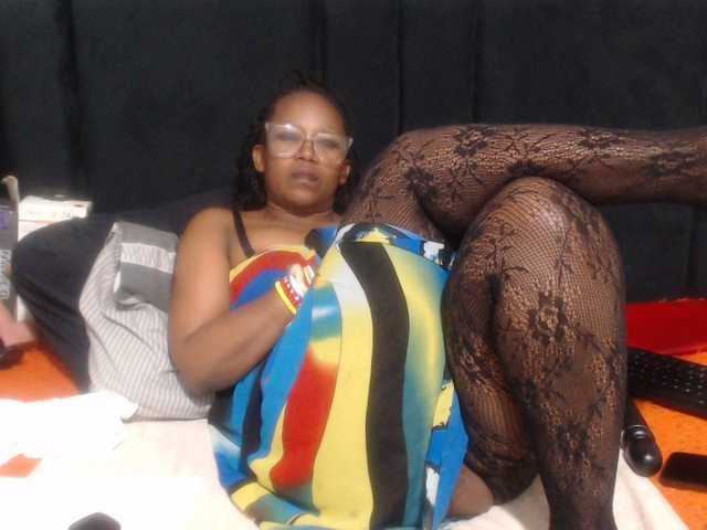 Sheila80 live cam on BongaCams