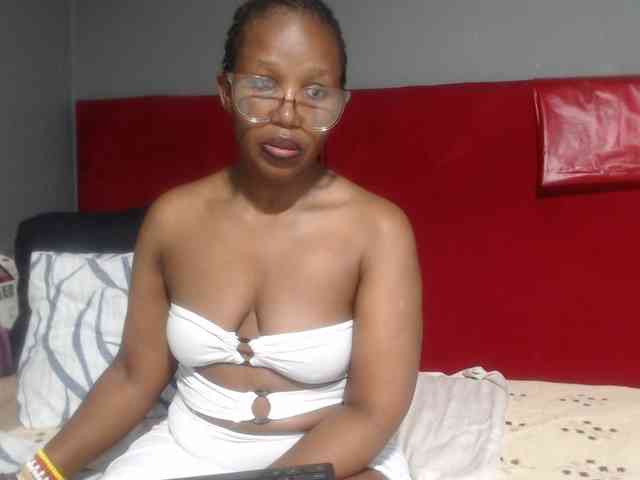 Sheila80 Live Webcam on BongaCams