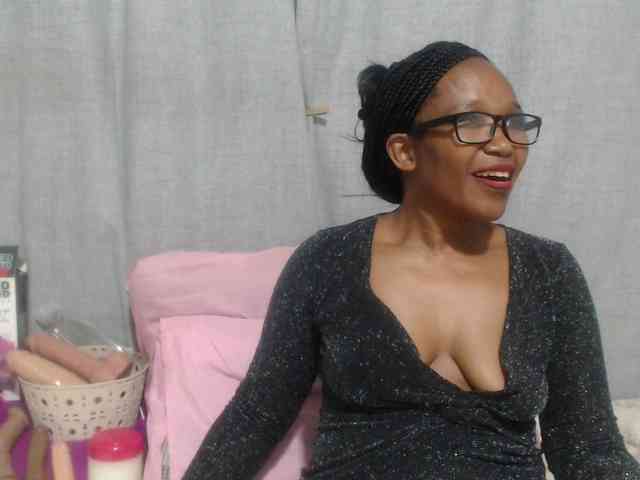 Sheila80 Live Webcam on BongaCams