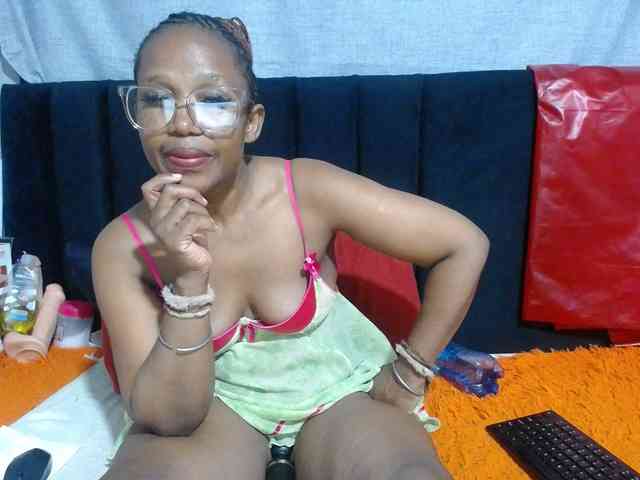 Sheila80 Live Webcam on BongaCams