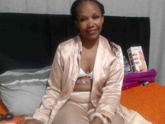 Sheila80 Live Webcam on BongaCams