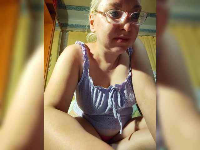 Vika211 live webcam show
