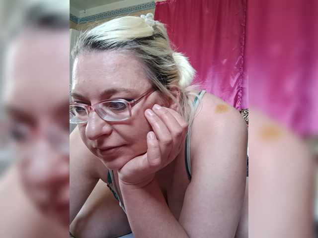 Vika211 live cam on BongaCams