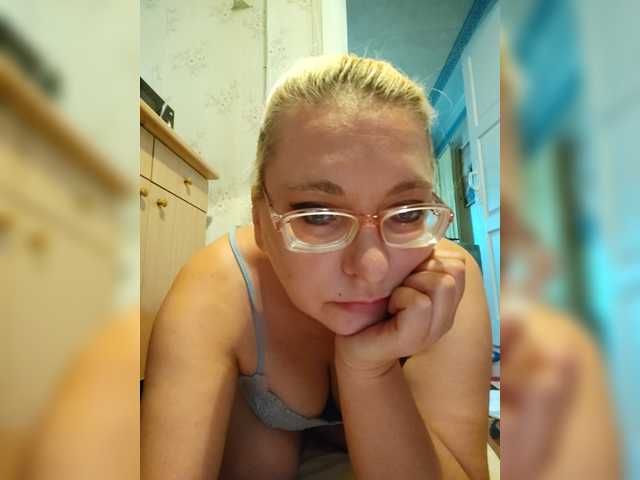 Vika211 live webcam show
