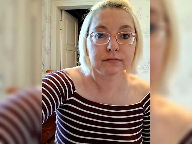 Vika211's BongaCams show and profile