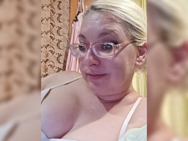 Vika211 live webcam show