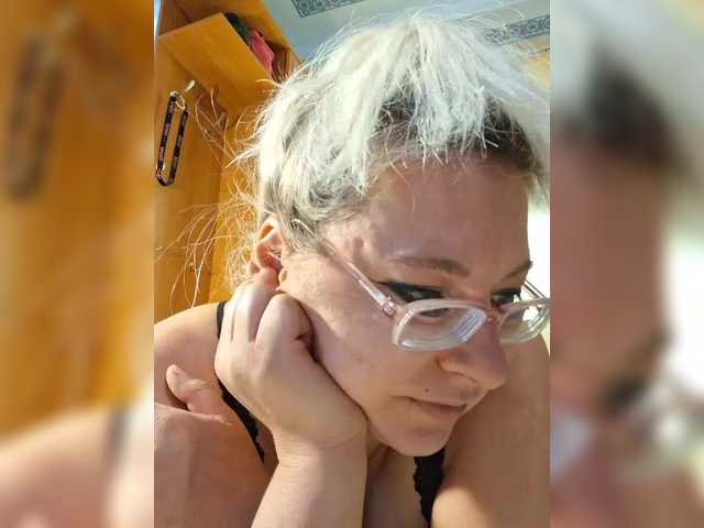 Vika211 live cam on BongaCams