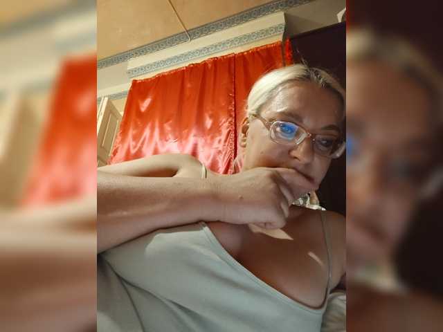 Vika211 live cam