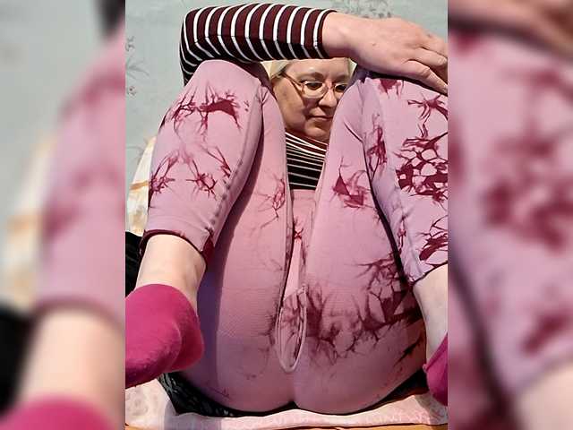 Vika211's BongaCams show and profile