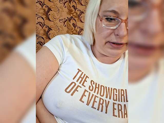 Vika211's BongaCams show and profile