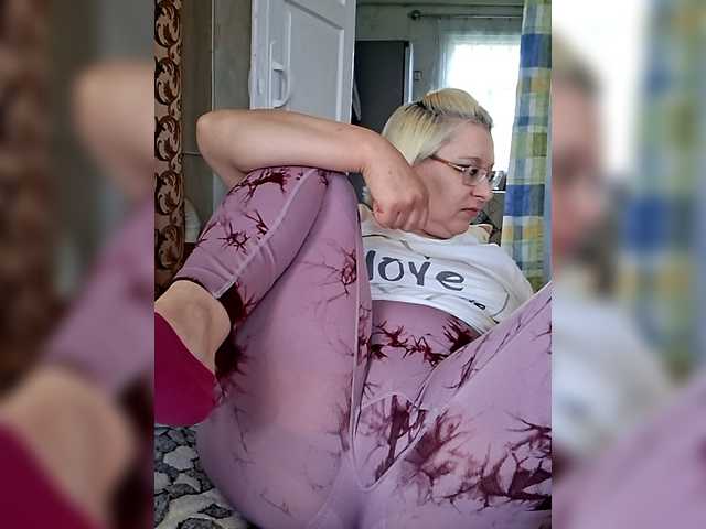 Vika211's BongaCams show and profile