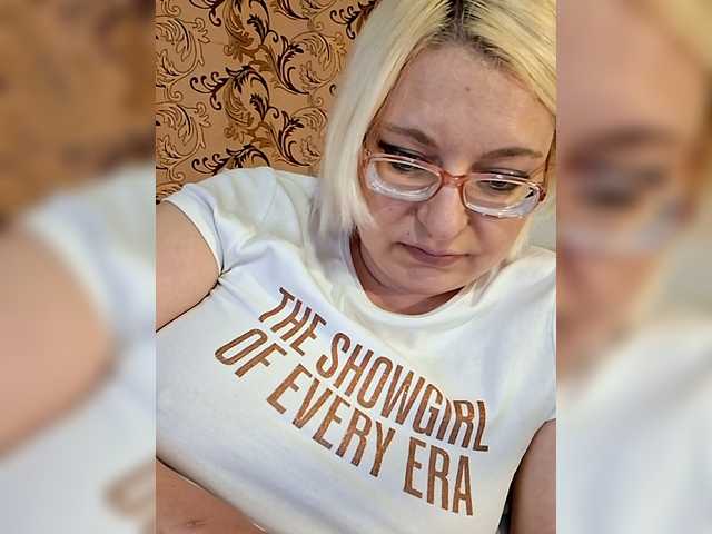 Vika211's BongaCams show and profile