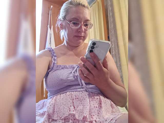 Vika211 live webcam show