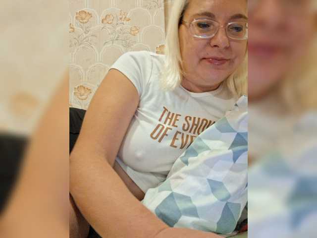 Vika211 live cam preview
