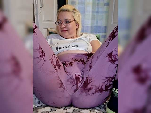 Vika211's BongaCams show and profile