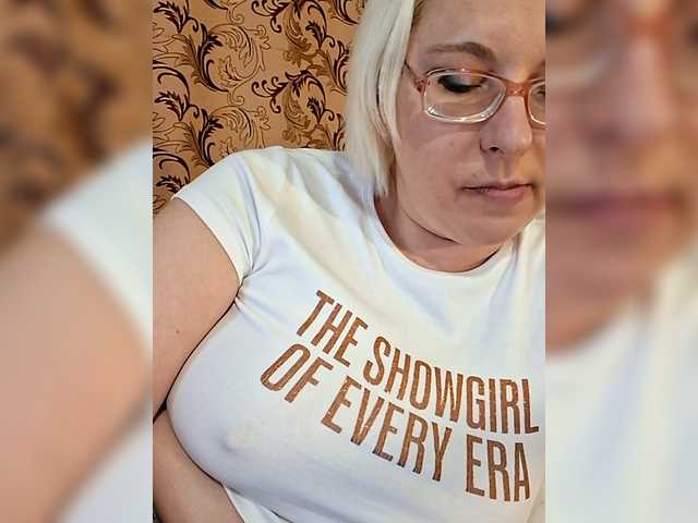 Vika211's BongaCams show and profile