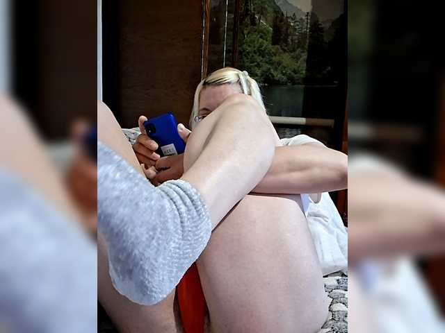 Vika211's BongaCams show and profile