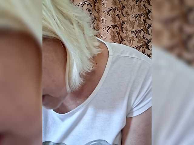 Vika211's BongaCams show and profile