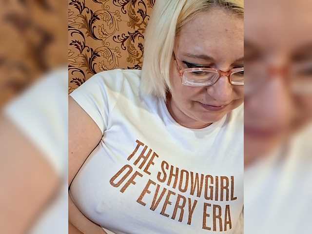 Vika211's BongaCams show and profile