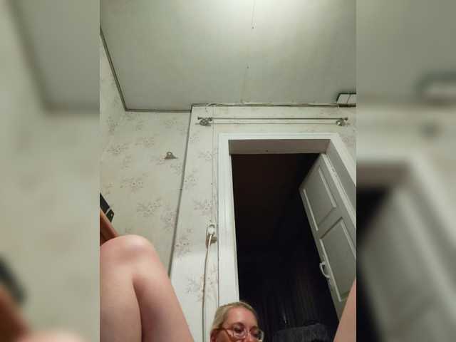 Vika211 live webcam show