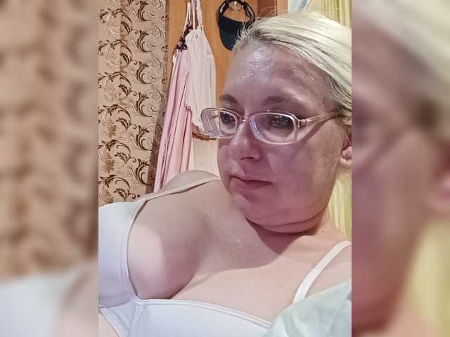 Vika211 live webcam show