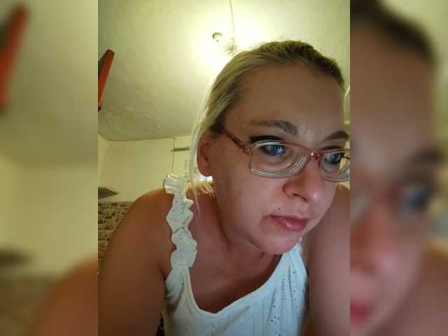 Vika211 live webcam show