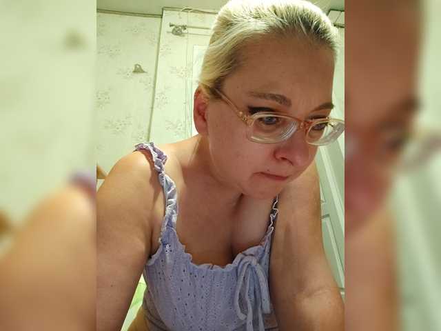 Vika211 live webcam show