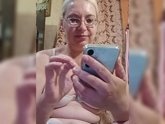Vika211 live webcam show