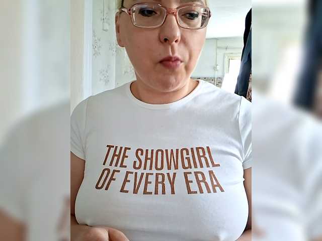 Vika211's BongaCams show and profile