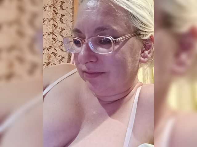 Vika211 live webcam show