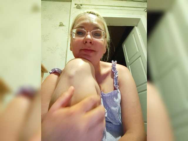 Vika211 live webcam show