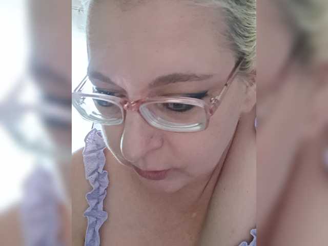 Vika211 live webcam show