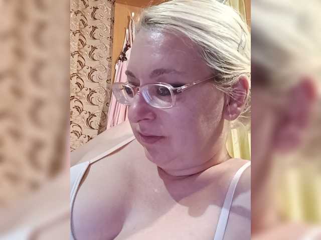 Vika211 live webcam show