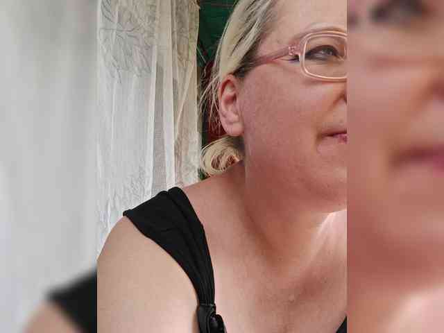 Vika211 webcam
